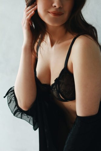 Kırmızıyı Seven Travesti Kalkan Escort